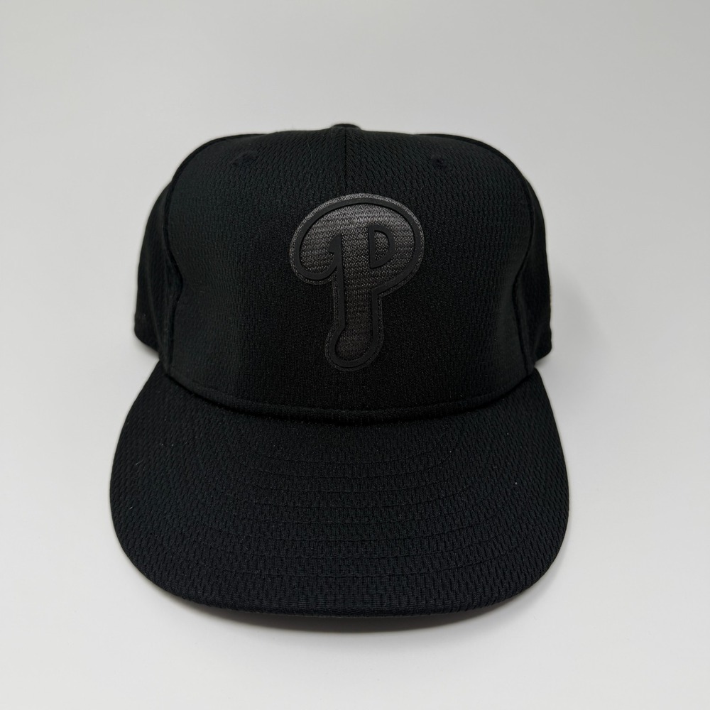 New Era Philadelphia Phillies Black Blackout 59FIFTY Fitted Hat Size 7 MLB